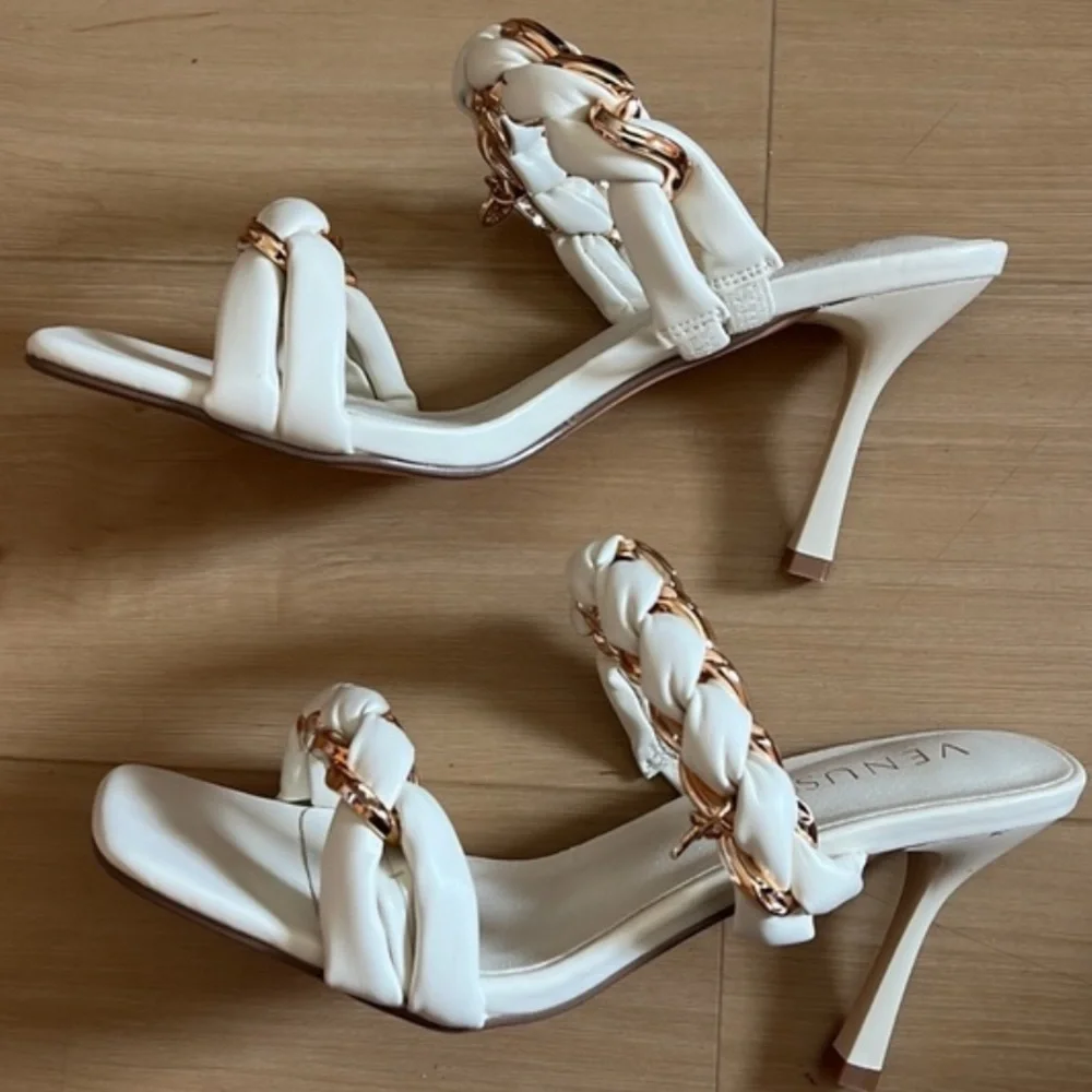 ELEGANT CHAIN DETAIL SLIP ON SANDALS COLOR CREAM CLASSY CHIC SZ 8